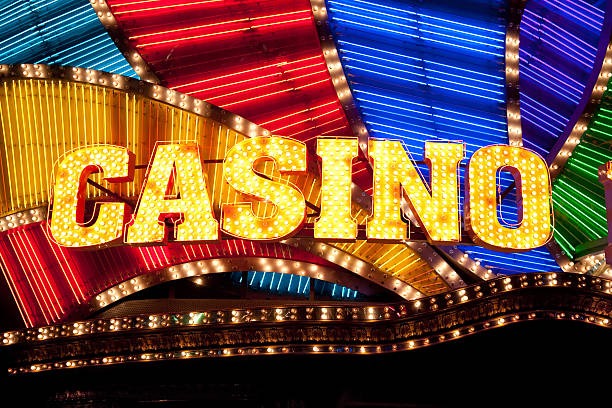 Multilingual live dealer studio hosting blackjack, baccarat, and Dragon Tiger on lucksvip app